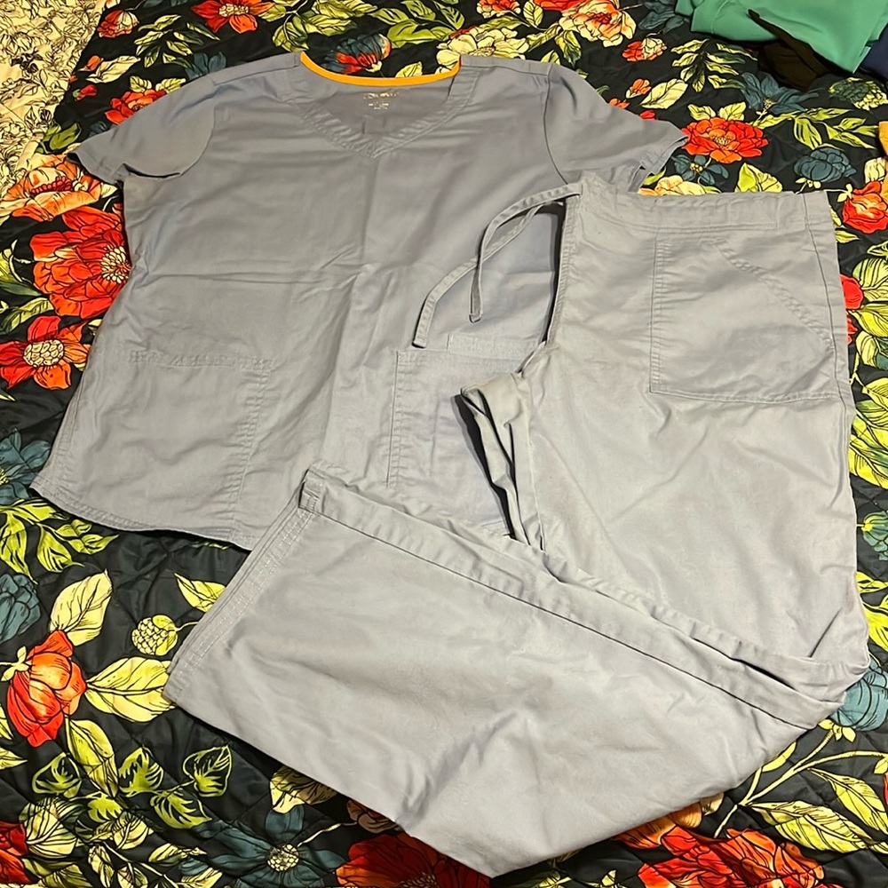 Small scrub set